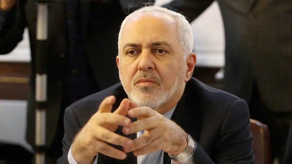 رياضي إيراني لظريف: أي "نحن" تقصد.. الناس أم الحكومة؟