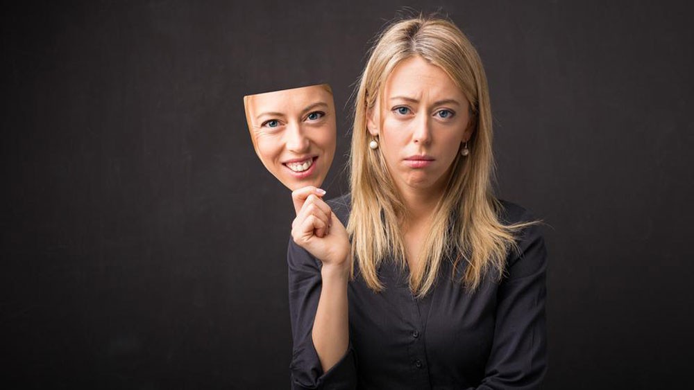 5 أعراض تشير إلى إصابتك بـ"الاكتئاب المبتسم"!