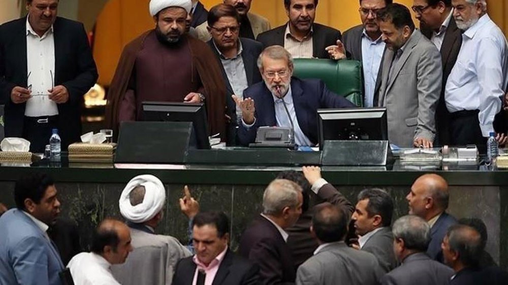 منع البرلمان من نظر تخصيص خامنئي 1.5 مليار يورو للجيش