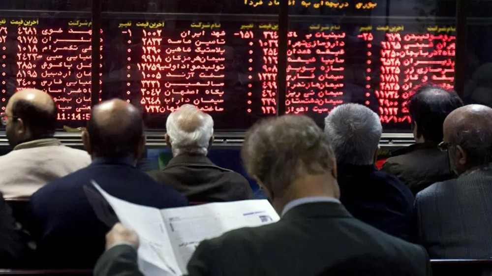 سوق الأسهم الإيرانية تهبط 2000 نقطة بعد استقالة ظريف