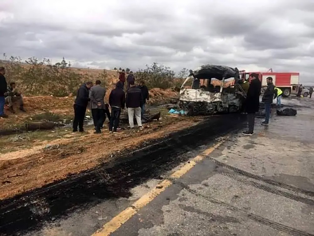 ليبيا.. مصرع 13 عاملاً نفطياً في حادث سير مروع