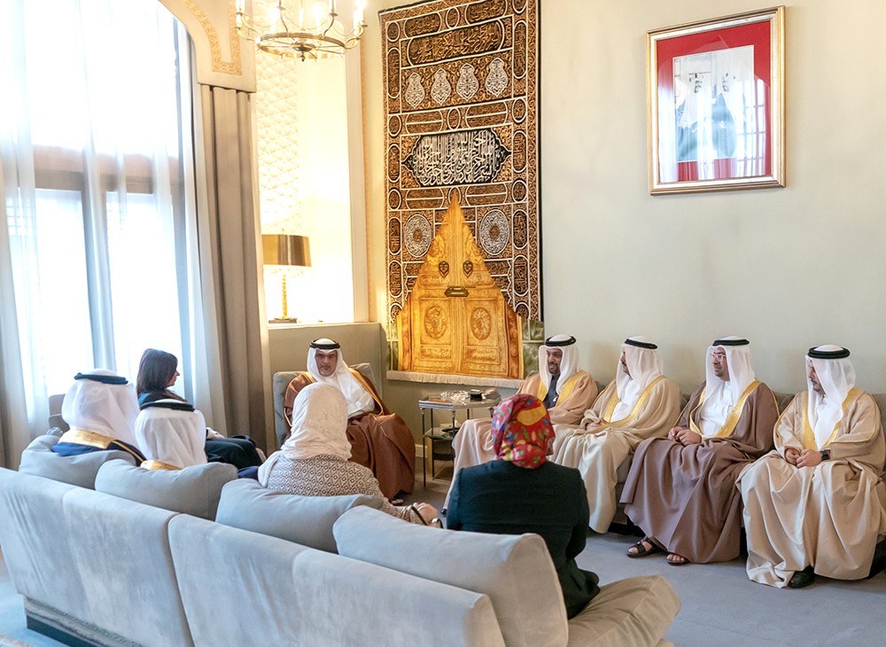 سمو ولي العهد يؤكد على أهمية التمسك بقيم المصداقية والموضوعية والمهنية