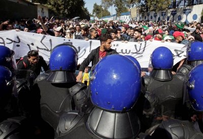 أحزاب معارضة جزائرية ترفض ترشح بوتفليقة وتعد رسالته "مناورة"