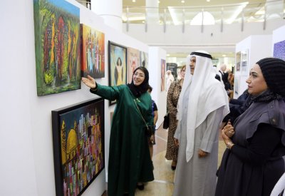 محافظ العاصمة يفتتح معرض تقاطعات للفنون التشكيلية