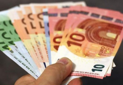 اليورو يتجه لأسوأ أسبوع في عام قبيل نشر بيانات الوظائف الأمريكية