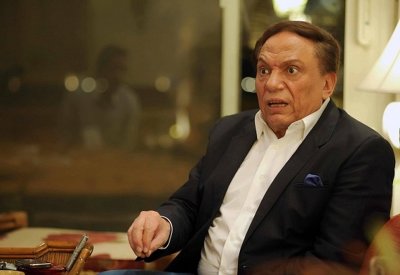 عادل إمام يعاني من أزمة صحية خطيرة.. لا مسلسل هذه السنة؟!