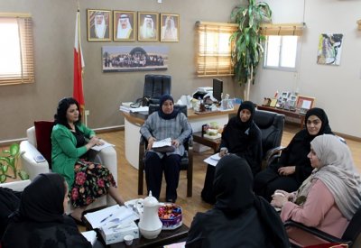 القائم بأعمال مدير إدارة رياض الأطفال تجتمع مع عدد من ممثلي الرياض