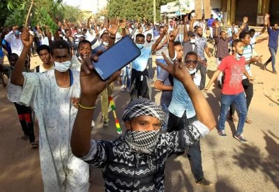 السودان:تنظيم 3 مسيرات..والحكومة تشير لتراجع الاحتجاجات