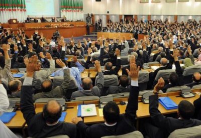 الجزائر.. 6 أحزاب تقاطع نشاطات البرلمان حتى إشعار آخر