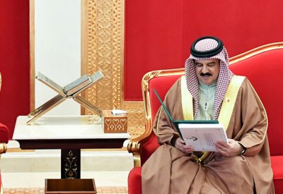 جلالة الملك يتسلم دعوة من خادم الحرمين لمهرجان الملك عبد العزيز للإبل