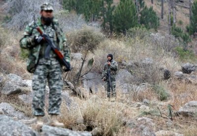 بولتون: باكستان تعهدت بالتعامل بحزم مع المسلحين بكشمير
