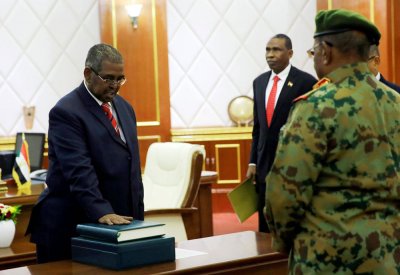 رئيس الوزراء السوداني يعلن تشكيلته الحكومية