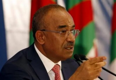رئيس الوزراء الجزائري يدعو لإقامة دولة قانون جديدة