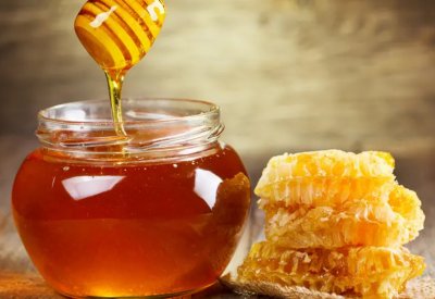 حقائق موثقة علمياً.. العسل قبل النوم لإنقاص الوزن