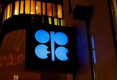 النفط يغلق مستقرا مع مخاوف بشأن الطلب