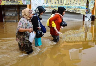 42 قتيلا في سيول ضربت بابوا الإندونيسية
