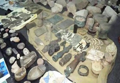 صنعاء.. قيادات الحوثي تنهب آثاراً نادرة من جامع الصالح