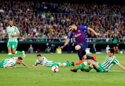 برشلونة يضرب بيتيس ويوسع الفارق مع أتليتكو إلى 10 نقاط