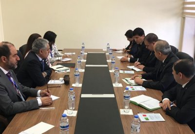 وزير الصناعة يجتمع مع المعني بالشؤون التجارية بالجمهورية التركمانستانية