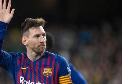 لاعب واحد يستطيع منافسة ميسي على "كرة الموسم" الذهبية