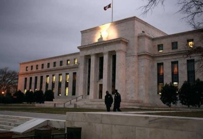  "المركزي الأميركي" يبقي على سعر الفائدة دون تغيير