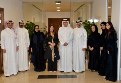 وزير الصناعة يستقبل رئيسة جمعية الصحفيين البحرينية