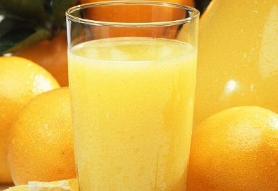 امرأة كادت أن تموت بعد أن حقنت نفسها بعصير الفواكه