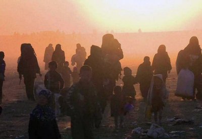 "الخارجون" من آخر جيوب داعش.. هروب من موت إلى موت