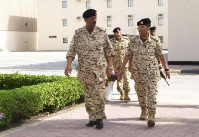 القائد العام يجري زيارة تفقدية لعدد من أسلحة قوة الدفاع