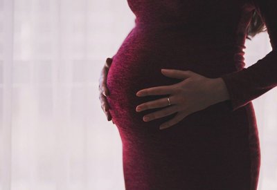 تأكل لاثنين ومعرفة جنس الجنين... 5 خرافات حول الحمل