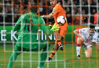 هولندا تقسو على بيلاروسيا برباعية في تصفيات كأس أوروبا