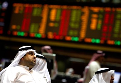 قفزة بالسيولة تعزز مشتريات المستثمرين بالبورصات العربية