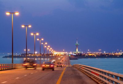 بدء محاكمة 3 متهمين بوضع قنبلة بجسر الملك فهد عام 2013