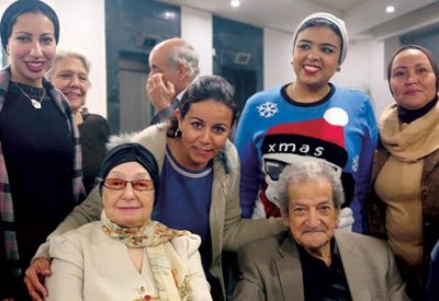 كاتب مصري يتزوج خطيبته السابقة بعد 70 عاما 