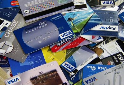 بدء محاكمة آسيوي حضر للبلاد لسحب الأموال ببطاقات ائتمانية مزورة