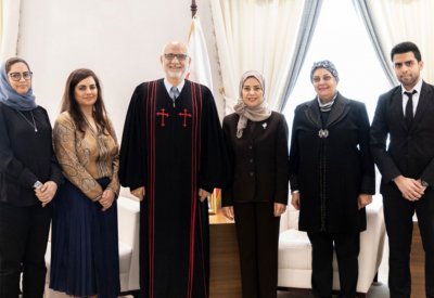 زينل تستقبل القس هاني عزيز وتؤكد أن البحرين مجتمع التسامح