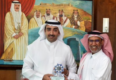 وزير النفط يتسلم العضوية الشرفية لجمعية البحرين للتدريب وتنمية الموارد البشرية