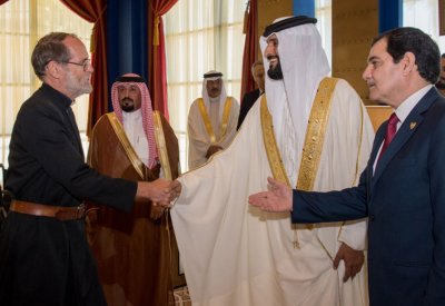 ناصر بن حمد: جلالة الملك وضع المملكة نموذجاً في التعايش الديني