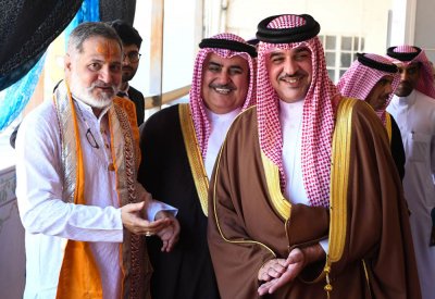 عبدالله بن حمد يحضر احتفال 200 عام على وجود المعبد الهندوسي