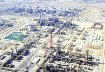 أرامكو توقع عقد شراء 70% من سابك مقابل 69.1 مليار دولار