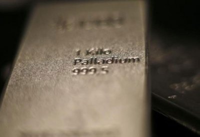  البلاديوم يهبط 7% 