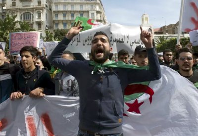 الجزائر.. الحراك يتمسك بمطالبه "ترحلوا يعني ترحلوا"