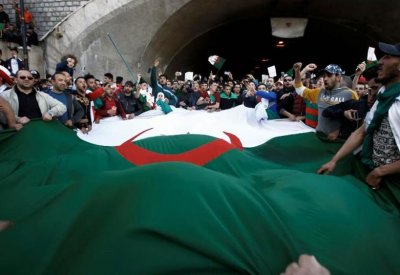 قيادي جزائري: لن نخلي الشوارع إلا بعد تحقيق المطالب