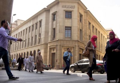 لماذا خالف المركزي المصري التوقعات وثبت أسعار الفائدة؟