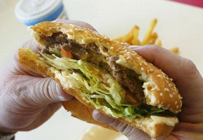 بسبب تناول الطعام بسرعة.. "صحتك في خطر"