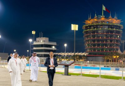 سمو ولي العهد: سباق الفورمولا يتميز بإسهامات الكوادر الوطنية المخلصة