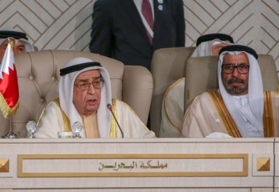 محمد بن مبارك يلقي كلمة جلالة الملك أمام القمة العربية