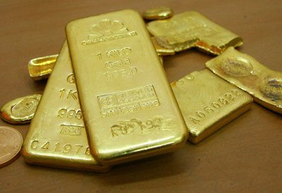 الذهب يرتفع مع تراجع الدولار