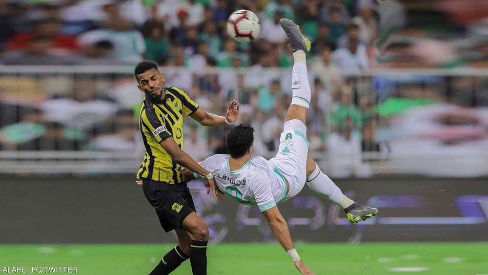  بكلمة.. الفيفا تعلق على هدف السومة "الأسطوري"