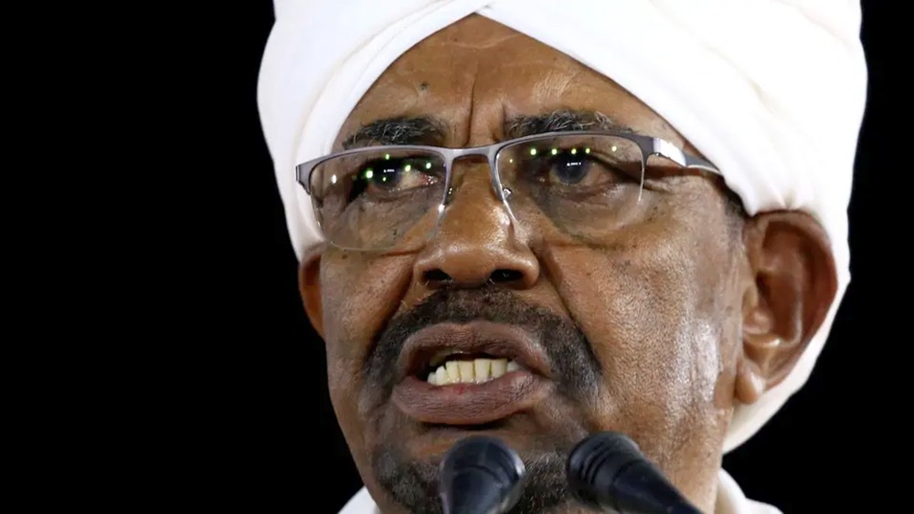 السودان.. قرارات مرتقبة للبشير والمهدي يرفض "العسكرة "